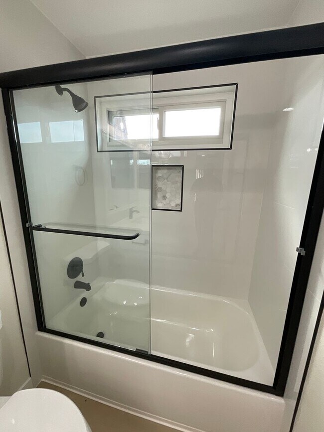 Building Photo - Villa Pacific: Remodeled 2 Bedroom 1.5 Bath Attached Townhouse,