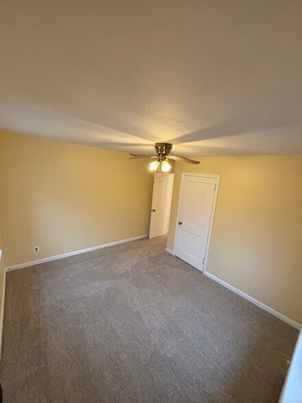 Building Photo - 395 Fir St