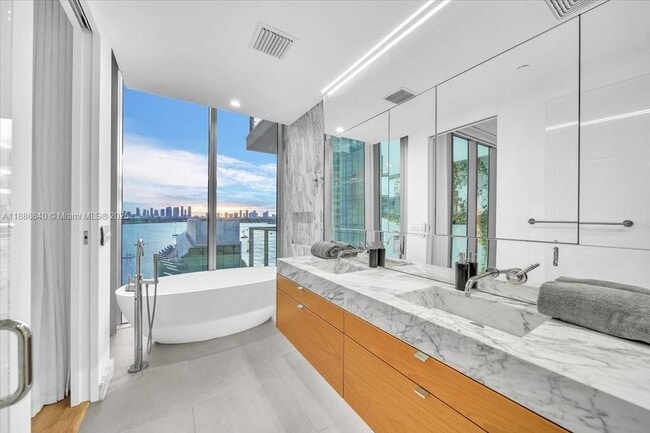 Building Photo - 1300 Monad Ter