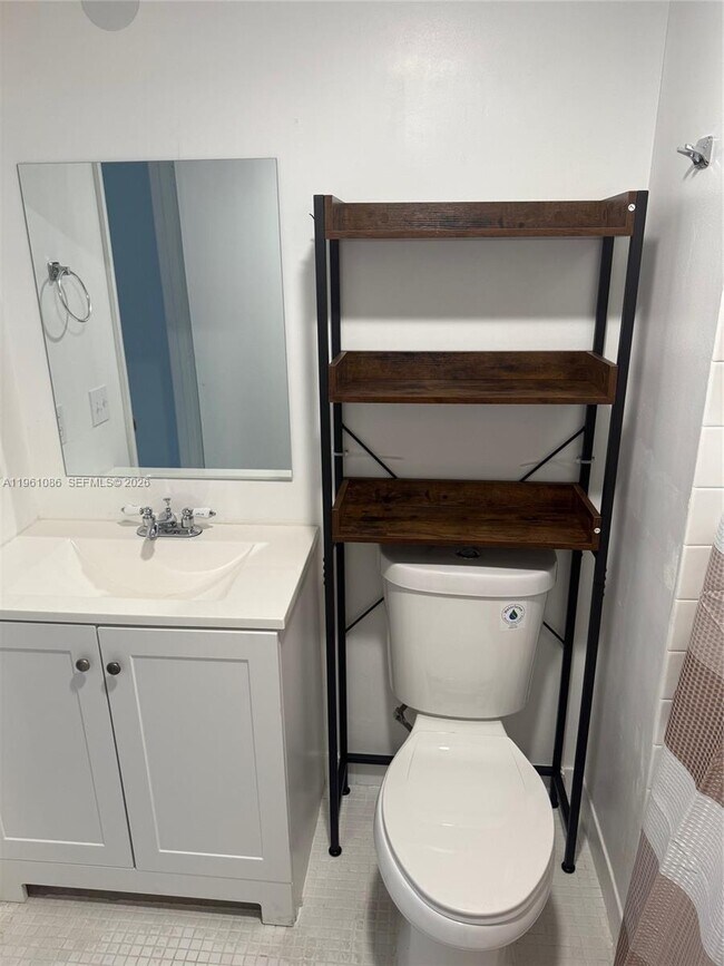 Building Photo - 8735 Ramblewood Dr