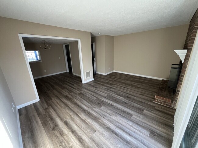 Building Photo - 917 Shelby Dr