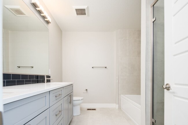 Building Photo - Modern 3 bed / 4 bath, 3 story townhome!