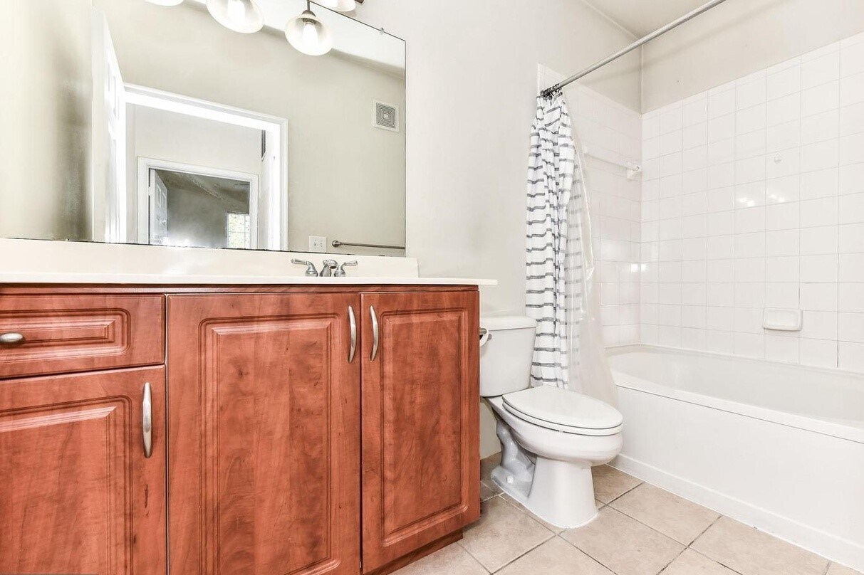 Building Photo - 12913 Centre Park Cir