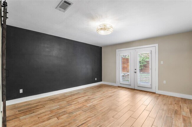 Building Photo - 1104 Durham Dr