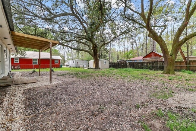 Building Photo - Completely Renovated 3 Bed 2 Bath home with HUGE fenced yard & shed