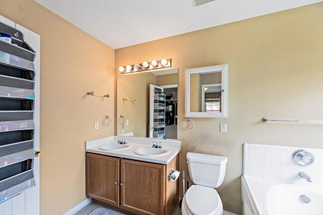 Building Photo - 1206 Parker Pl