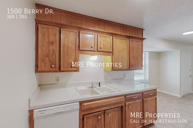 Building Photo - 1500 Berry Dr