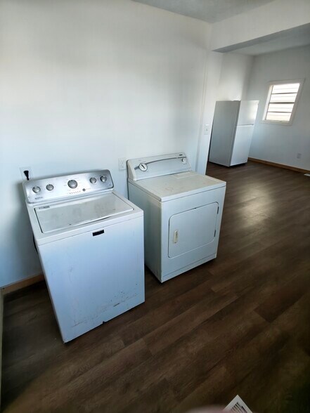 Building Photo - 2782 Latulle Ave