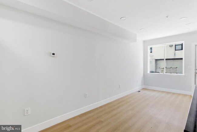 Building Photo - 1511 W Flora St