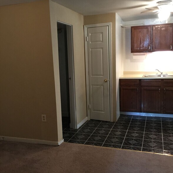 Building Photo - 110 W Walnut St