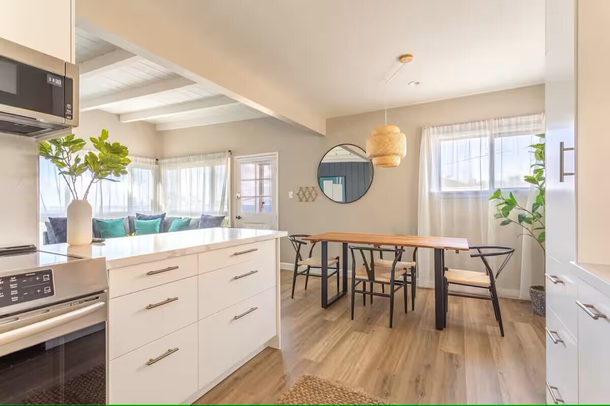 Building Photo - 326 Rosecrans Ave