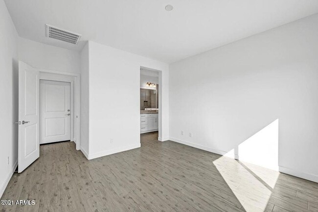 Building Photo - 12459 W Cabrillo Dr