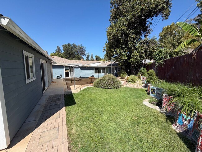 Building Photo - 7210 Zelinda Dr