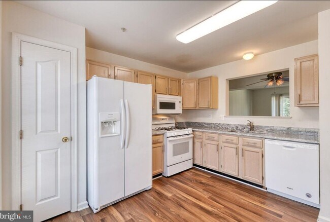 Kitchen - 6 Amberlady Ct