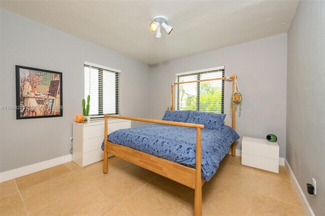 Building Photo - 2925 NW 11th Ave