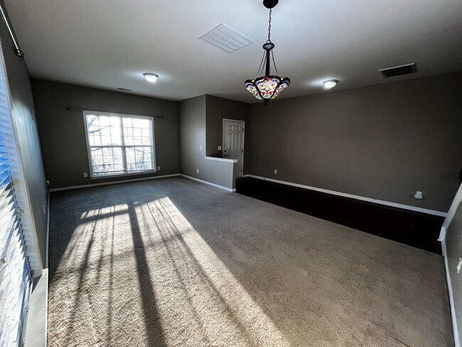 Building Photo - Gorgeous 4 Bedroom, 2 1/2 Bathroom Home in...