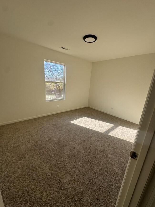 Building Photo - 172 Cloverbrook Dr