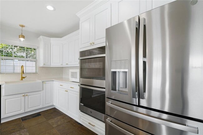 Building Photo - 3924 Versailles Dr