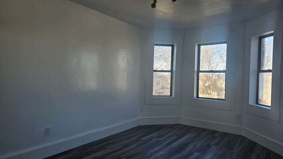 Building Photo - 22 Crawford St