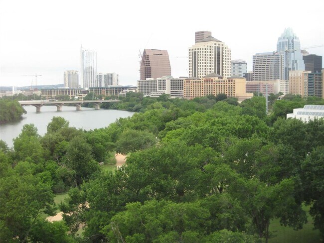 Building Photo - 54 Rainey St