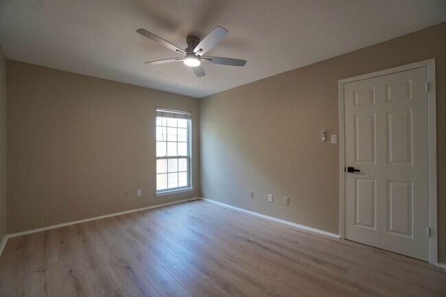 Building Photo - 508 Greenlawn Blvd
