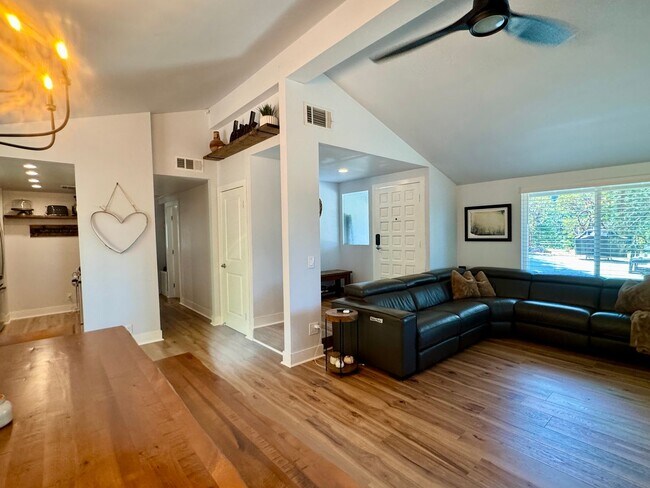 Building Photo - 4425 Sierra Springs Dr