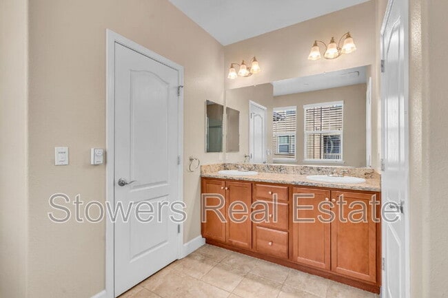 Building Photo - 718 El Paseo Cir