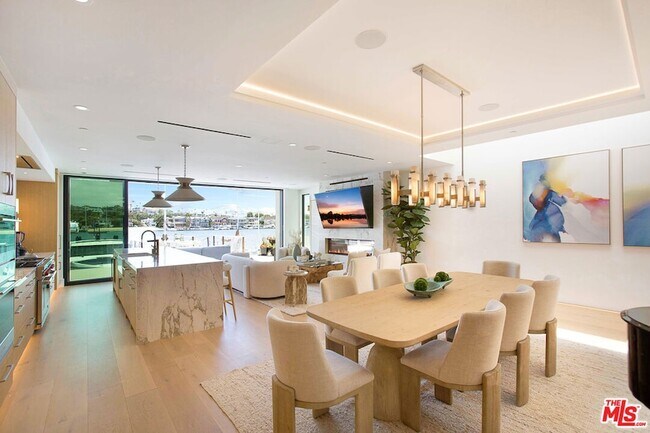 Building Photo - 642 Via Lido Nord