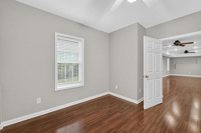 Building Photo - 740 Mayfair Ct