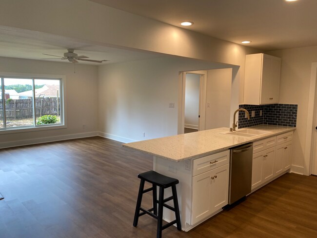 Building Photo - 629 Whitney Dr