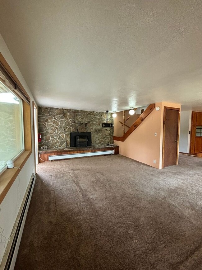 Building Photo - 2000 Steese Hwy