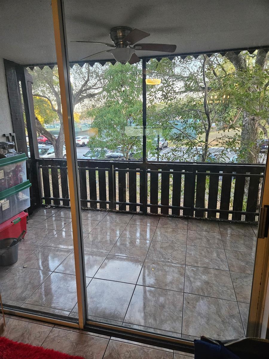 Building Photo - 3710 Inverrary Dr