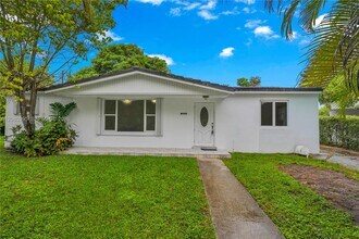 Building Photo - 9441 SW 27th Dr
