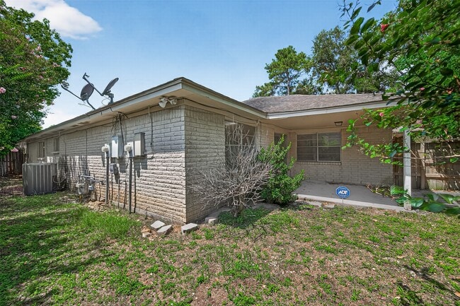 Building Photo - 3303 Palm Desert Ln