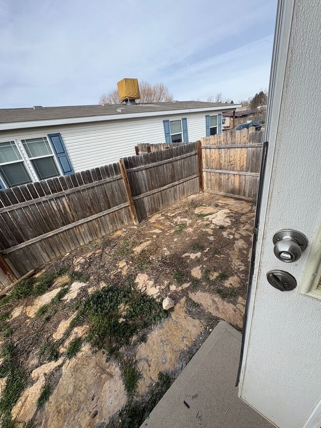 Building Photo - 4 bedroom