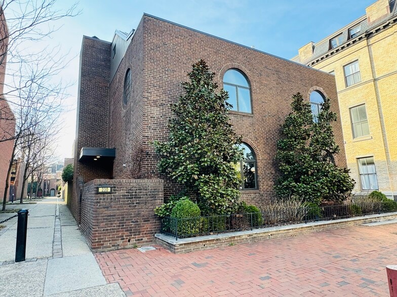 Building Photo - 230 S 3rd St