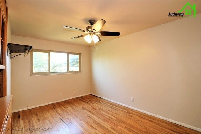 Building Photo - 2413 Ramona Pl