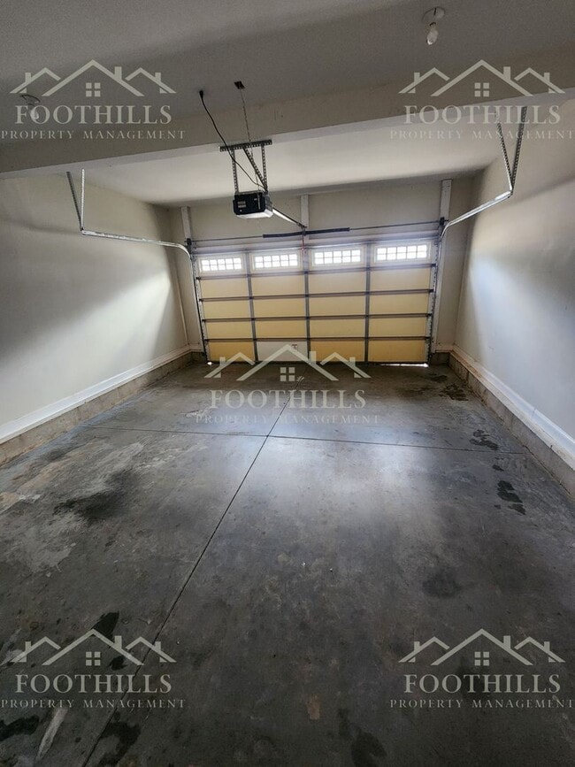 Building Photo - 6 Robert de Brus Cir