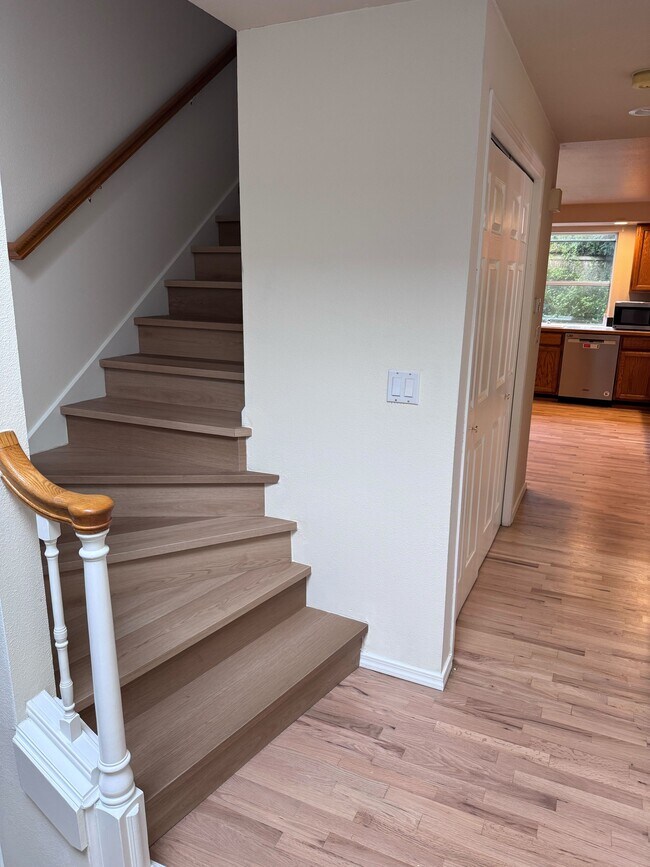 Building Photo - 5607 Lakeland Hills Way SE