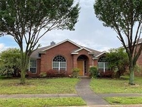 Building Photo - 1520 Summerfield Dr