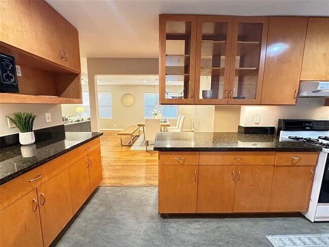 Building Photo - 4005 Nenana Dr