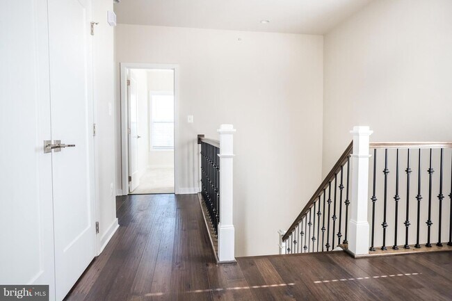 Building Photo - 23646 Hopewell Manor Terrace