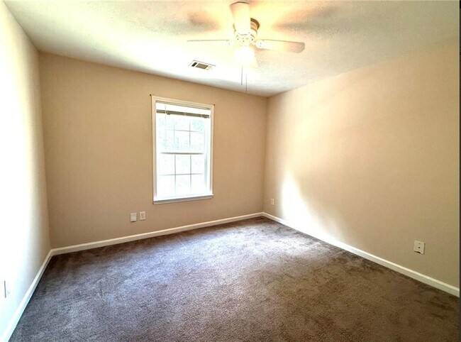 Building Photo - 3683 White Pine Rd