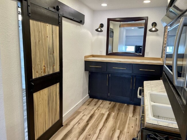 Building Photo - 111 16th Ave S