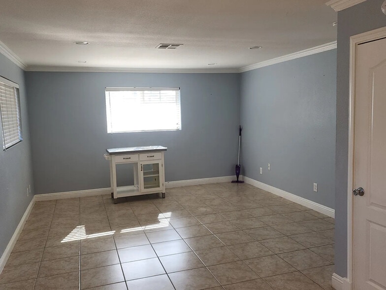 Building Photo - 318 Fife St