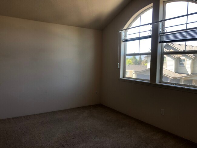 Building Photo - 252 Hiatt Ln