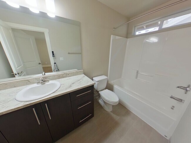 Building Photo - 335-337 NW 18th St.