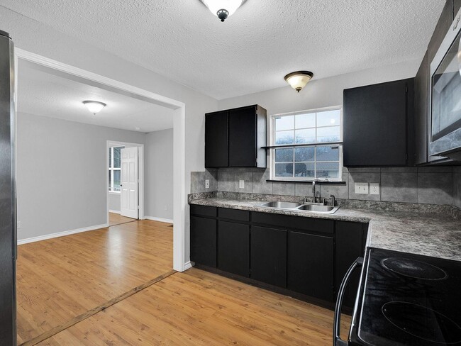 Building Photo - 1802 N Wilhite St