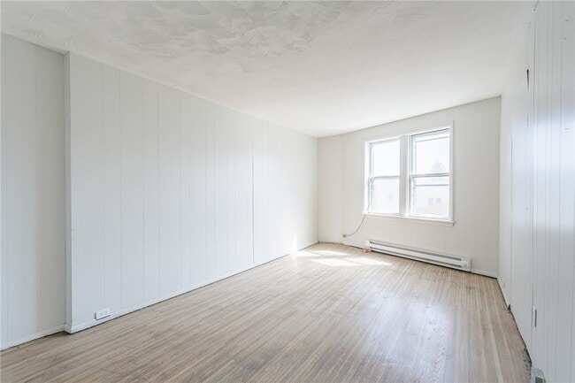 Building Photo - 85 Mapledale St