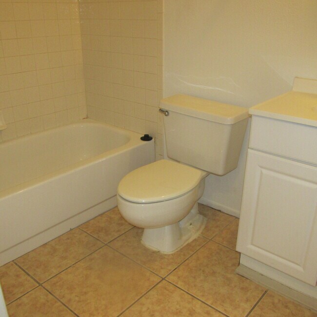 Building Photo - 1611 SE Mariana Rd